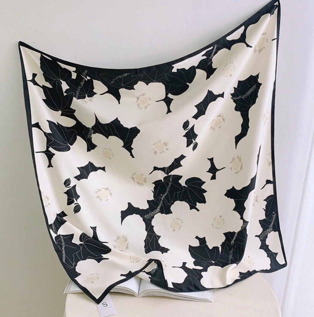 The Monochrome Floral Krown